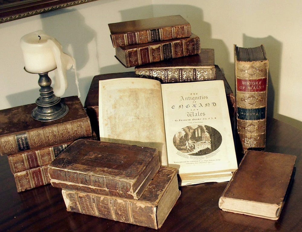 istanbul da el yazması kitap müzayedesi resim örneği